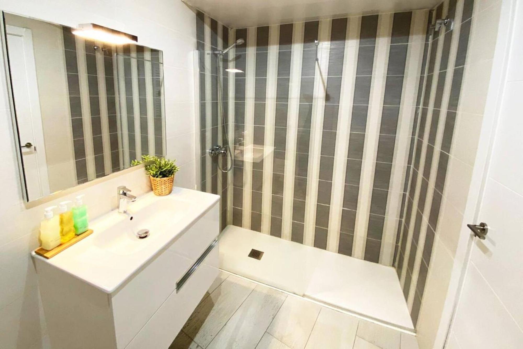 Apartamento De Diseno En Plaza Mayor Madrid Luaran gambar